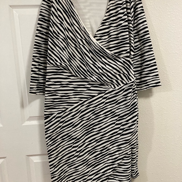 Chico’s Wave Striped Print Textured Faux Wrap 3/4 Length Sleeve Dress Chicos  3 - Picture 2 of 14